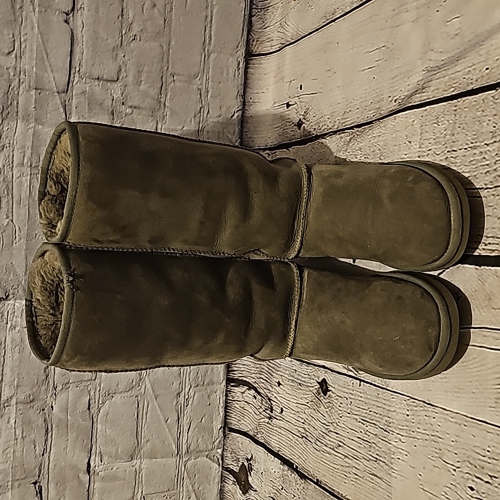 Tall Gray Uggs
